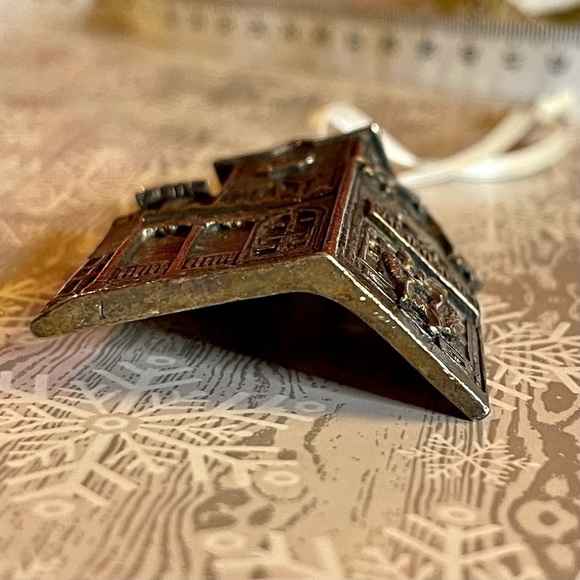 VNTG Reed and Barton Village Collection Silver Plate “Christmas House” ornament - Picture 9 of 9